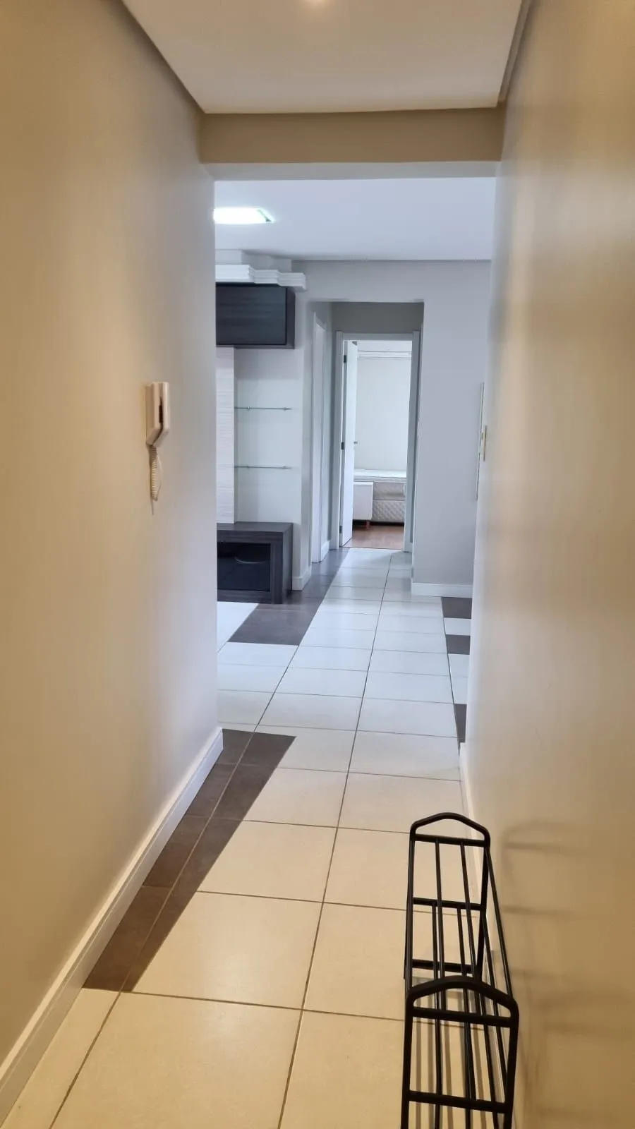 Imagem Apartamento dois dormitórios mobiliado, suíte, 86,41mq privativos, uma vaga escriturada, no bairro Higienópolis