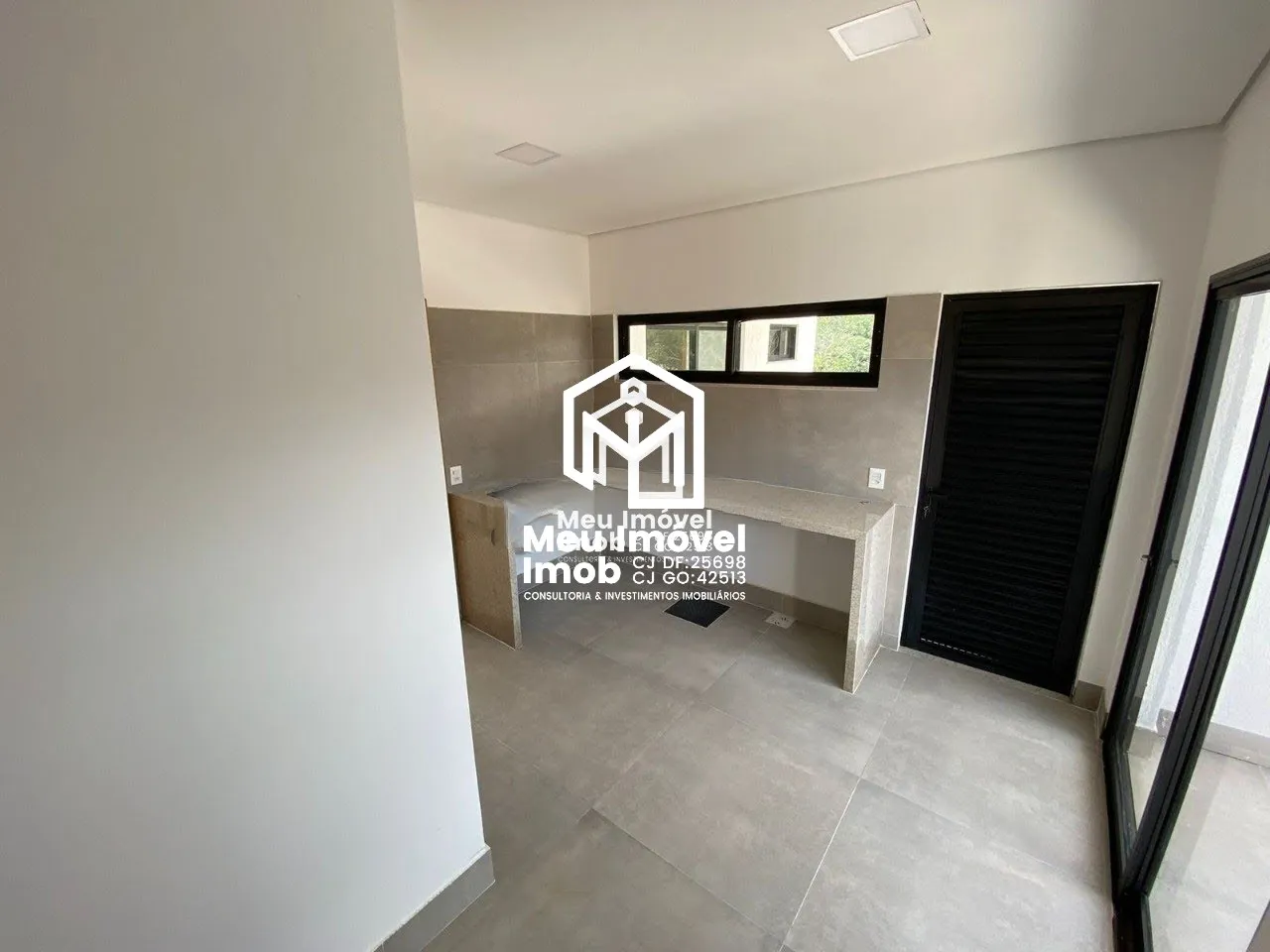 Imagem Casa 4 Quartos 2 Suítes 2 Vagas Lt 800m² Útil 260m²