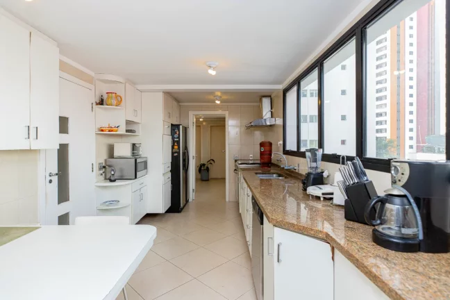 Imagem Apartamento à venda em São Paulo, Moema, com 4 quartos, 200m2
