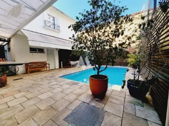 Imagem Sobrado à venda no Boqueirão - 5 dormitórios, 3 suítes e piscina