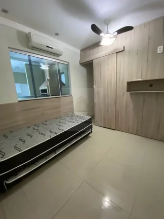 Imagem Aluguel de Casa em Condomínio de Luxo em Cuiabá-MT, Jardim Mossoró: 2 Quartos, 2 Suítes, 3 Salas, 3 Banheiros, 2 Vagas de Garagem.