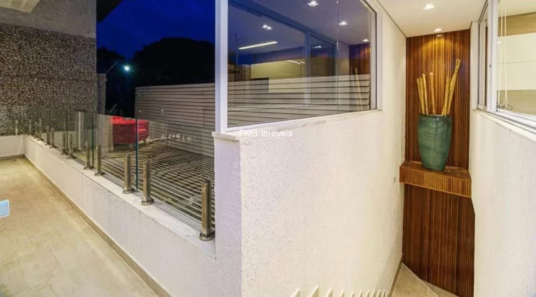 Imagem Imperdível oportunidade de adquirir uma casa no Pacaembu, São Paulo-SP, com 3 quartos, 3 suítes, 3 salas, 5 vagas de garagem e 380m².