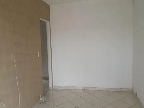 Imagem LOCAÇÃO DE CASA NO JARDIM PLANALTO, EM ARUJÁ/SP, 160m² com 03 dormitórios, suíte, sala, varanda, cozinha e garagem coberta para 01 auto. CONSULTE-NOS.