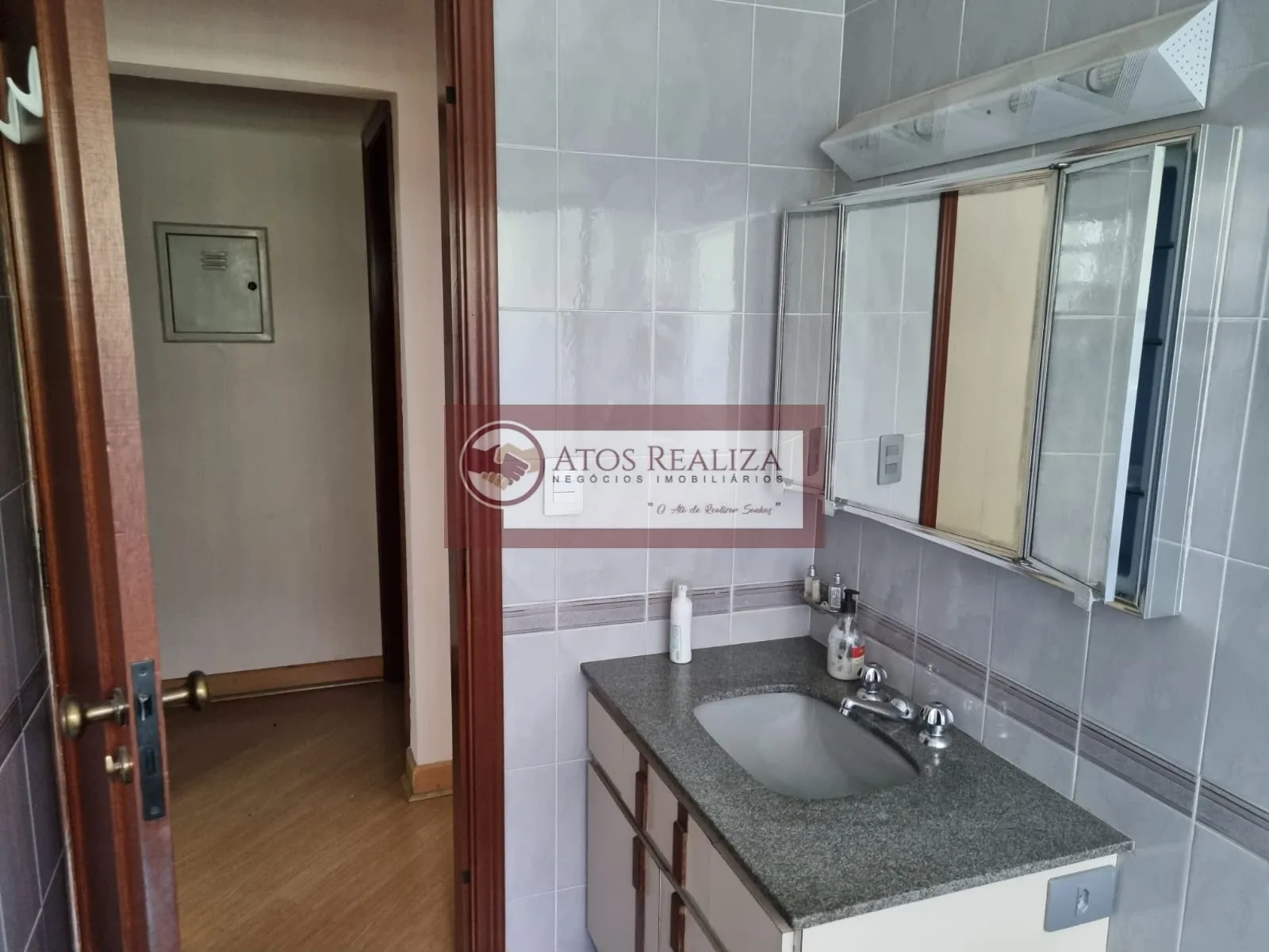 Imagem Casa térrea com edícula em Santo Amaro - São Paulo: 172m², 5 dormitórios, 1 suíte, 3 banheiros por R$980.000. Compre agora!