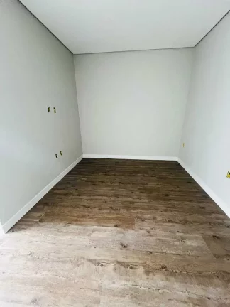 Imagem Geminado com 3 dormitórios sendo 1 suíte e 2 vagas - Bom Retiro | Joinville/SC