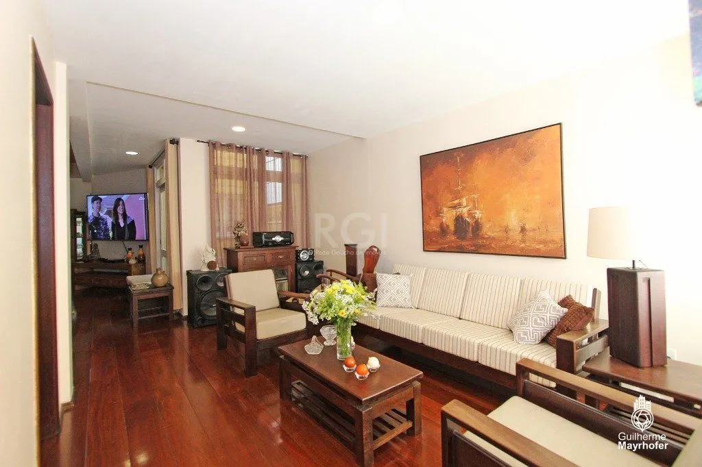 Imagem Casa para Venda - 240m², 5 dormitórios, sendo 1 suites, 3 vagas - Menino Deus