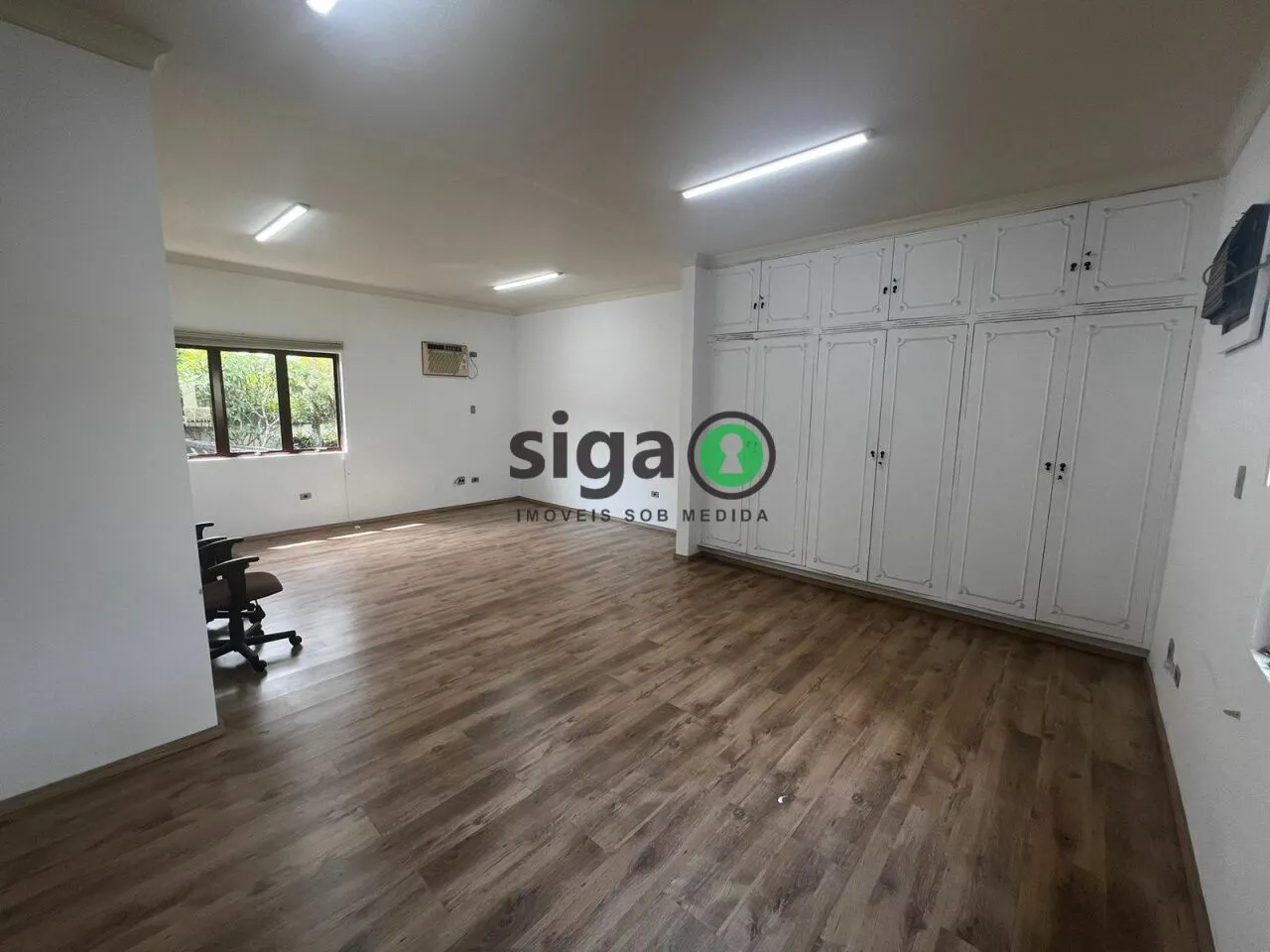 Imagem Casa Comercial para Venda ou Locação com 13 salas, 10 vagas, 9 banheiros no Jardim Paulista.