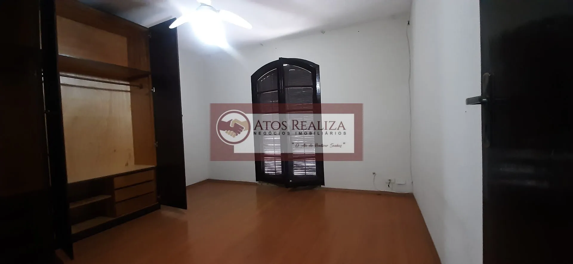 Imagem Este incrível sobrado de 102m² de área útil está localizado em Socorro - São Paulo e é a escolha perfeita para quem busca conforto e praticidade. Com dois dormitórios e dois banheiros, este imóvel é ideal para casais e pequenas famílias que buscam um lar 