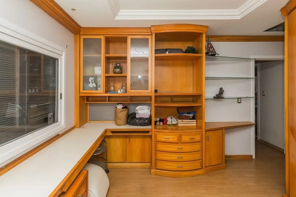 Imagem Casa com 5 dormitórios à venda em Parque Santa Fé, Porto Alegre.