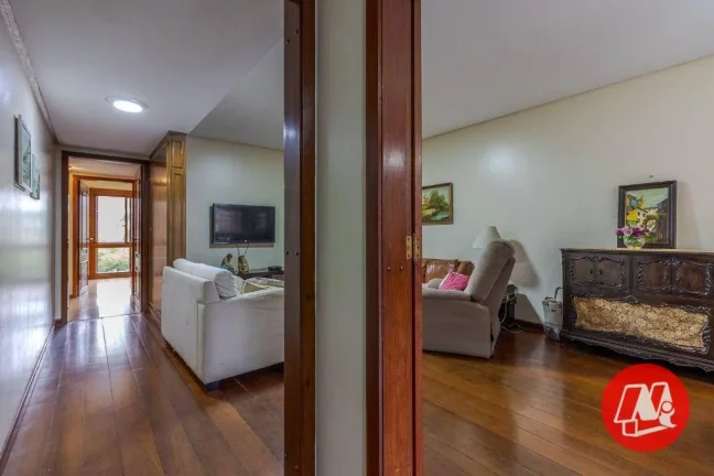 Imagem Cobertura no bairro Petrópolis, 3 dormitórios, suite. vagas e piscina. ,