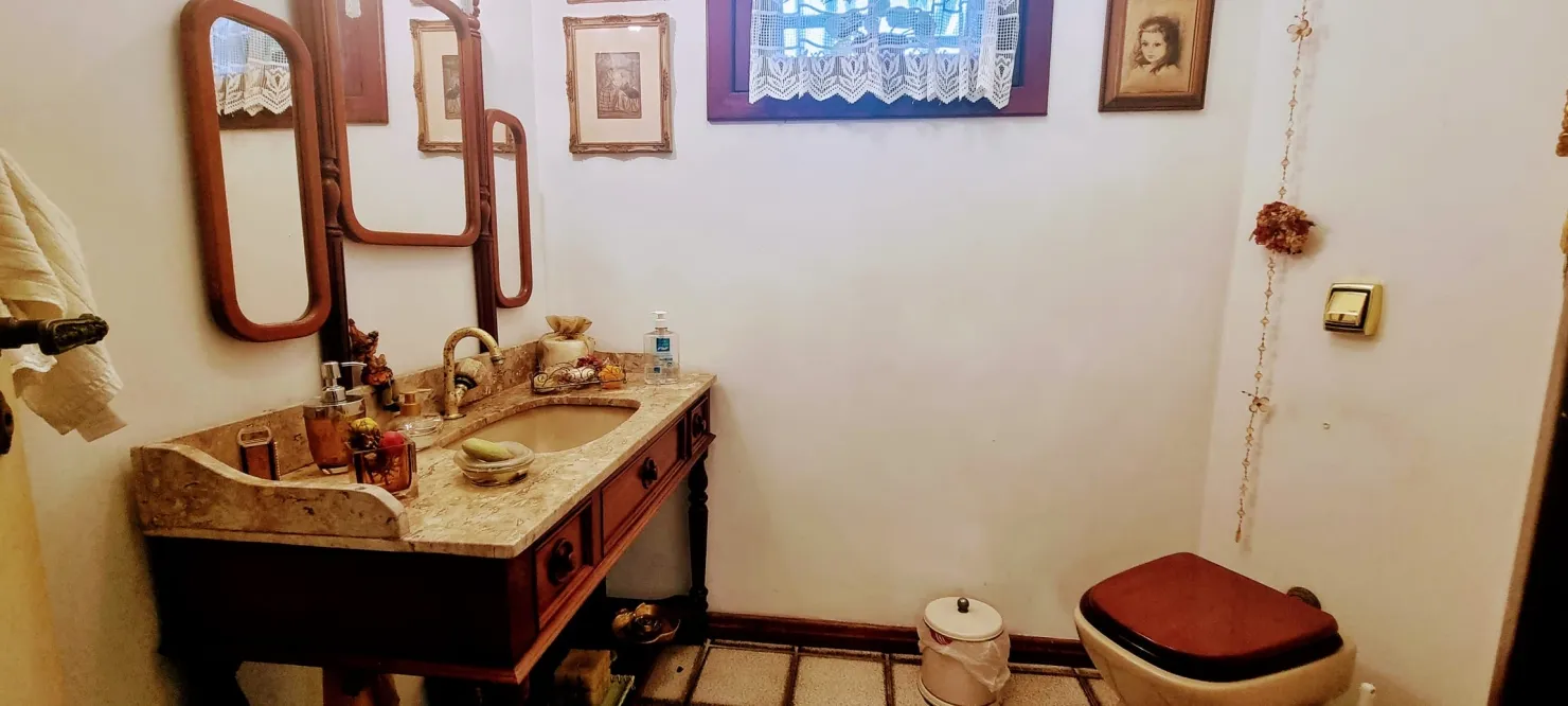 Imagem Residência Exclusiva com Piscina, Lago Ornamental e 3 Suítes