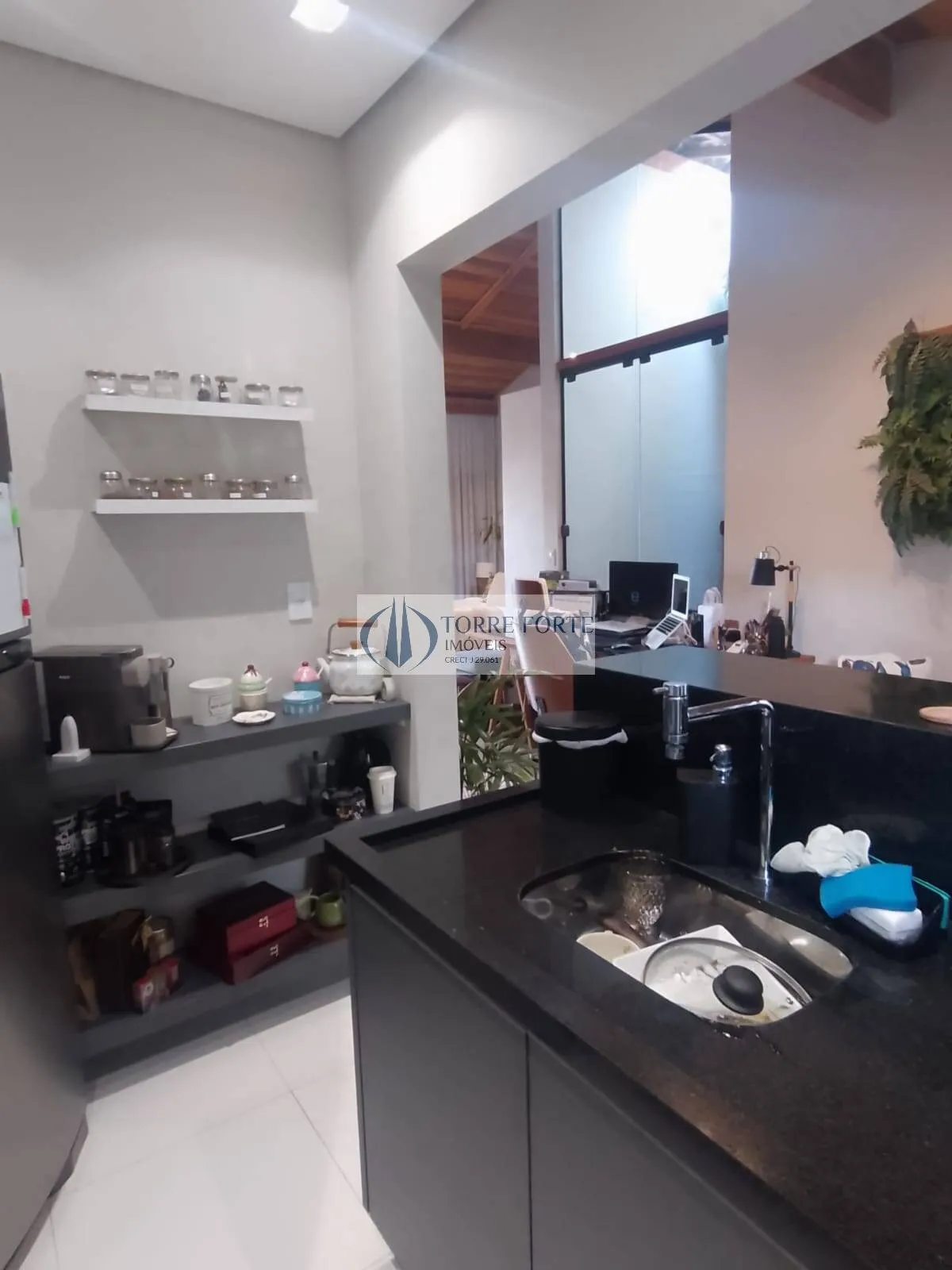 Imagem Casa com estilo moderno, 3 dormitórios, 4 vagas no Jardim Vila Galvão