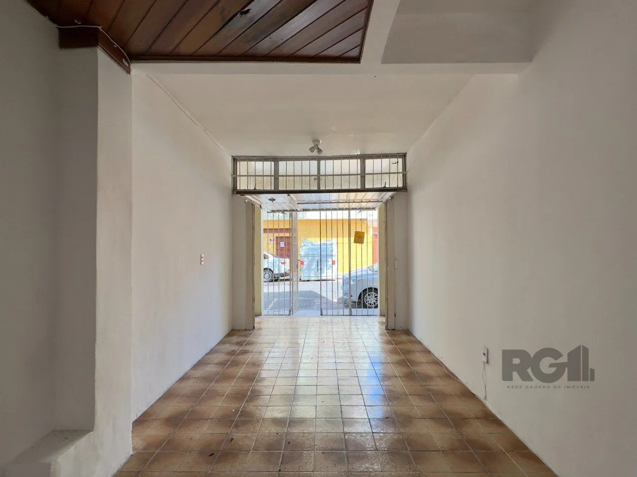 Imagem CASA COM 4 DORMITÓRIOS E PÁTIO COM CHURRASQUEIRA NO CENTRO HISTÓRICO