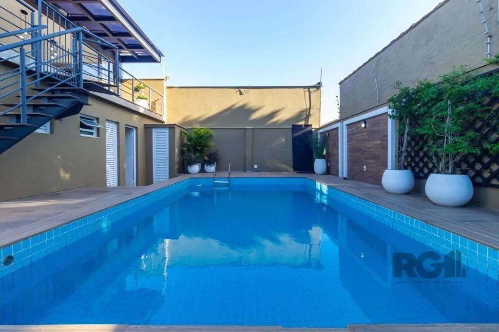 Imagem Casa de 380m², bairro Guarujá