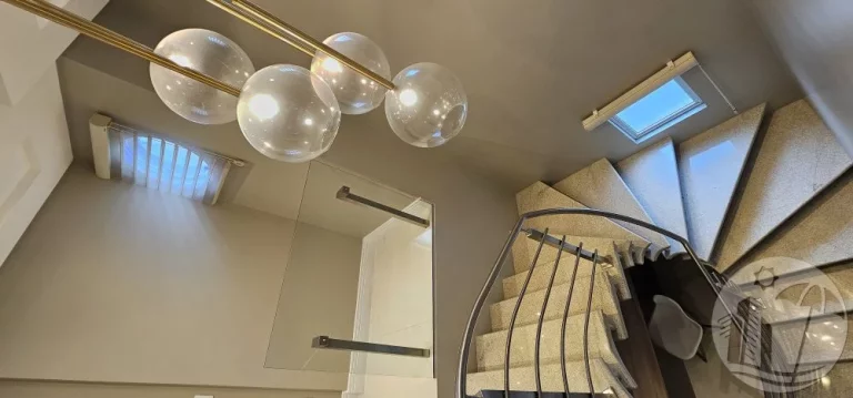 Imagem Luxo à Beira-Mar Cobertura Duplex na Barra Sul de BC 5/4 5 V