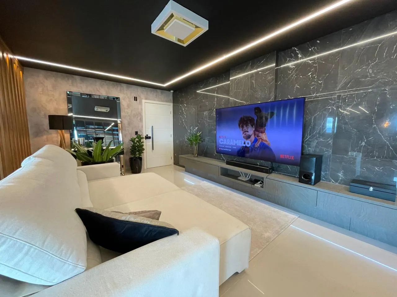 Imagem Apartamento com vista para o mar à venda com 270m2 por R$ 4.990.000,00
