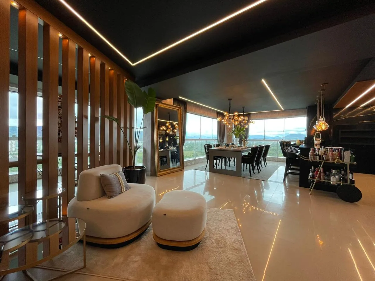 Imagem Apartamento com vista para o mar à venda com 270m2 por R$ 4.990.000,00