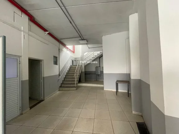 Imagem Galpão com 650m2 para locação em Barueri - SP.