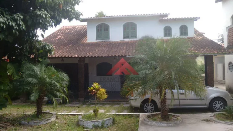 Imagem Casa com 6 dormitórios à venda, 300 m² por R$ 900.000,00 - Vila Capri - Araruama/RJ
