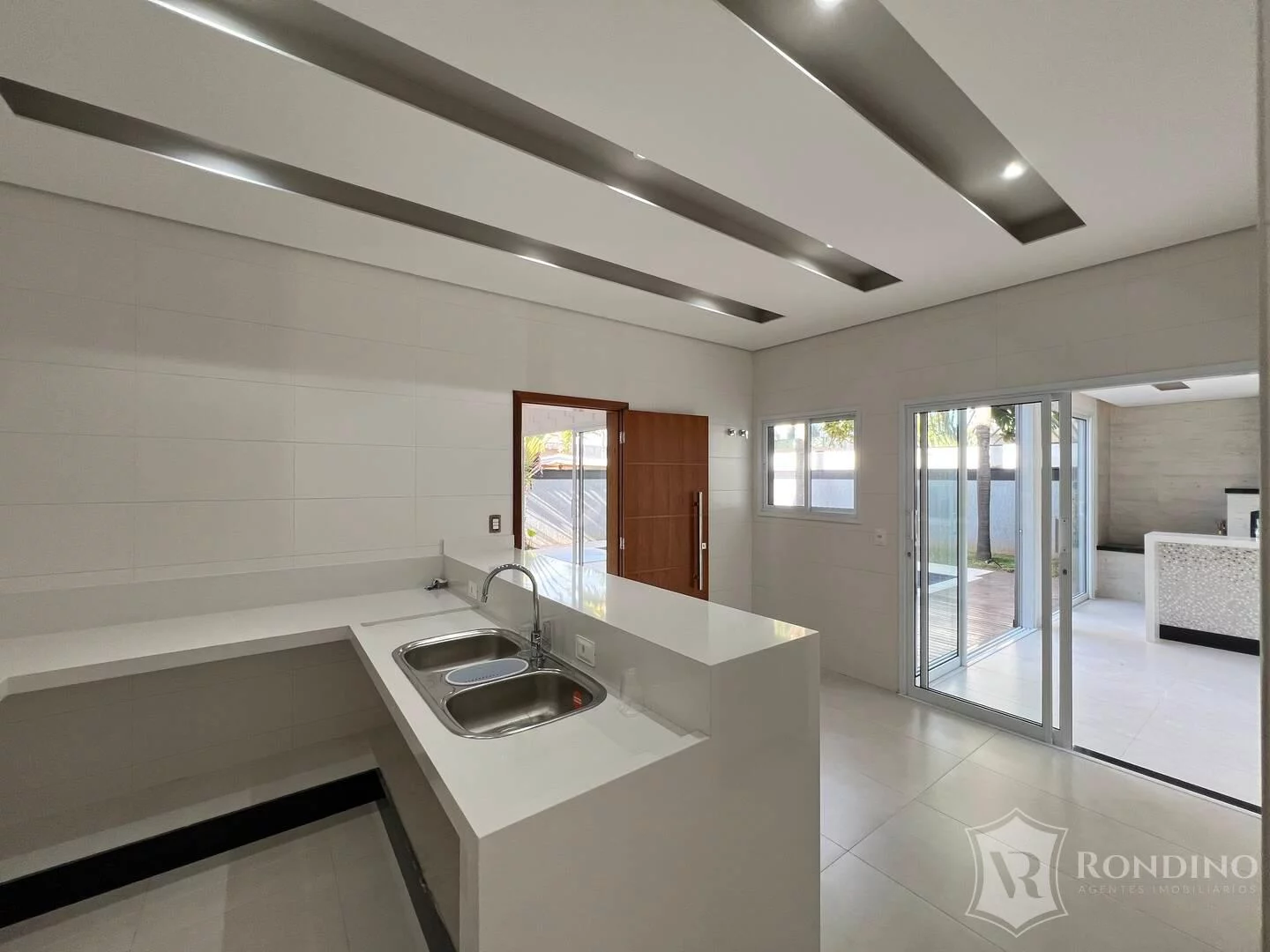 Imagem Casa no Alphaville Nova Esplanada com 4 Suítes e Piscina