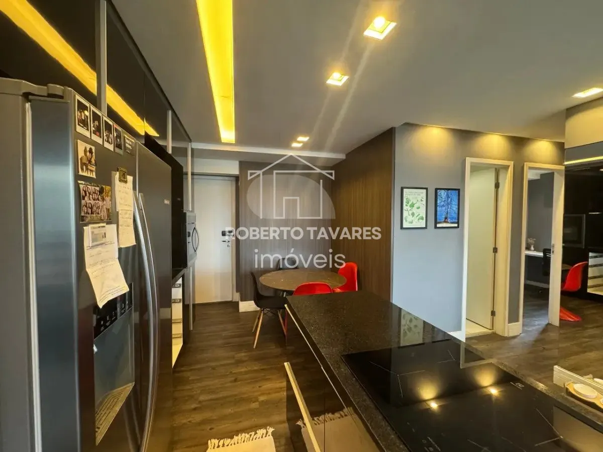 Imagem Apartamento mobiliado com 50 m², muito bem distribuídos, com 2 dormitórios, sendo 1 suíte, 1 vaga de garagem além de estar repleto de armários planejados.