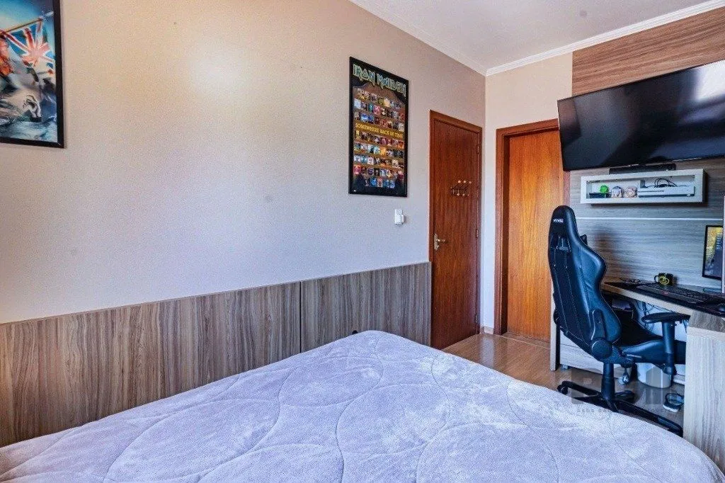 Imagem Casa de 3 dormitórios no bairro Cavalhada