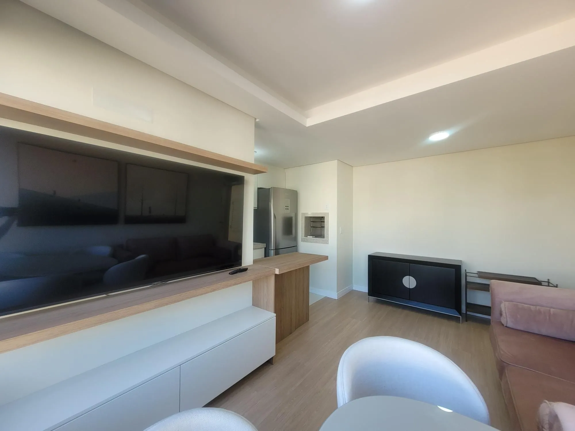 Imagem Excelente apartamento 2 dormitórios semi mobiliado no Mont`t Serrat