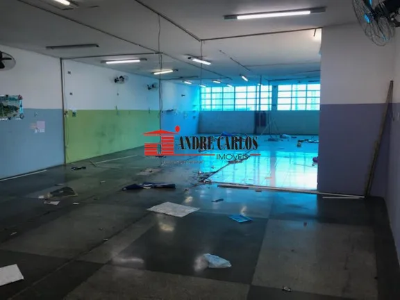 Imóvel Comercial à Venda ou Locação, 900 m² em Padroeira - Osasco