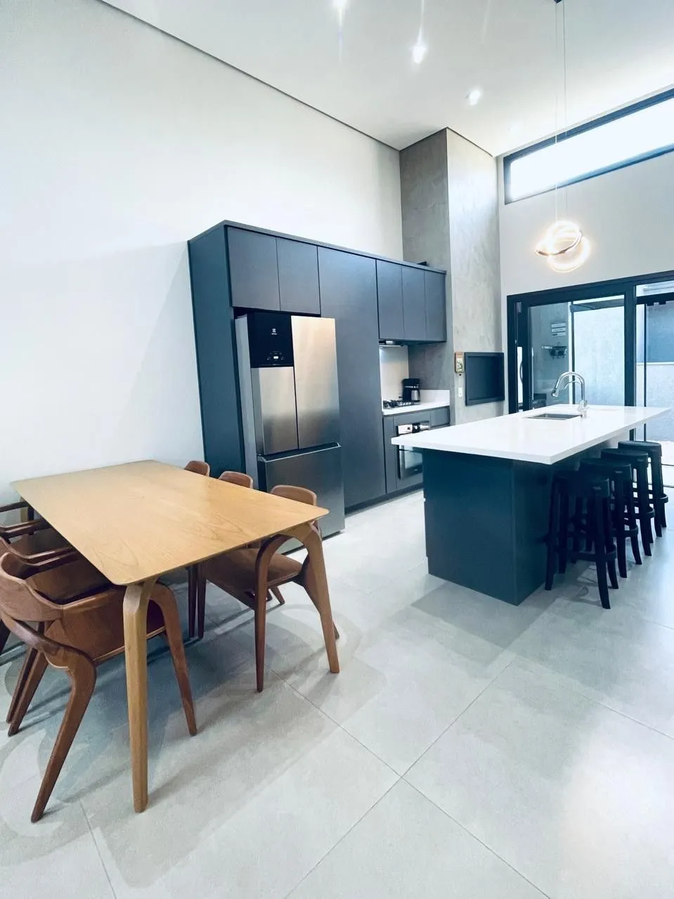 Imagem CASA EM CONDOMINIO TÉRREA, 3 SUÍTES 4 VAGAS DE GARAGEM, EM GRAVATAI RS