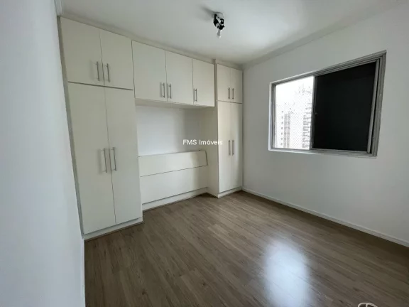Imagem Apartamento à venda em Moema, com 3 quartos sendo 1 suíte, 3 banheiros, 1 vaga.