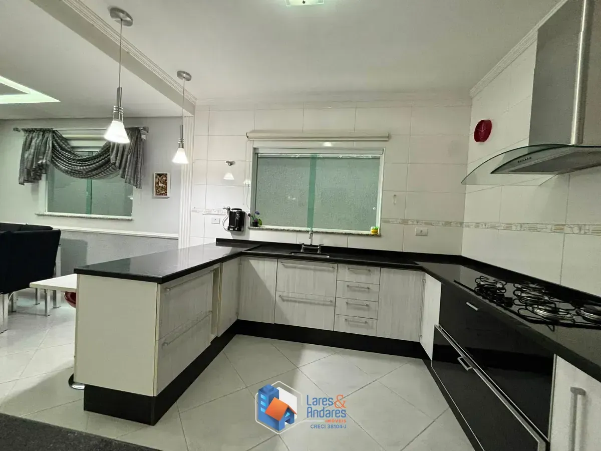 Imagem Sobrado para venda em Jardim Mangalot com 3 quartos, sendo 1 suíte, 193m²