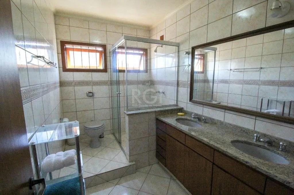 Imagem Casa Com 4 dormitórios para Comprar , 350 m²- Chácara das Pedras - Porto Alegre