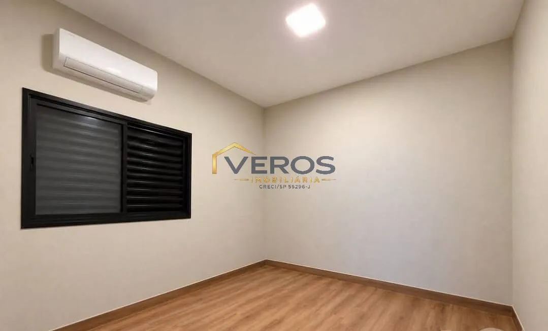 Imagem Casa com 2 dormitórios e 2 vagas à venda no Centro de Caraguatatuba