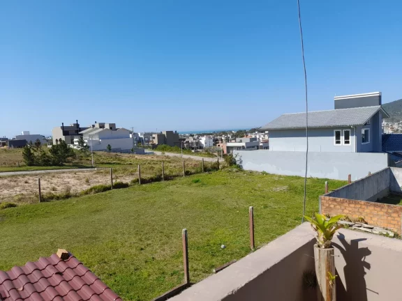 Imagem Magnífico Imóvel em Garopaba-SC: Casa e 2 Aptos, Vista para o Mar, 310m², Próx. à Praia.