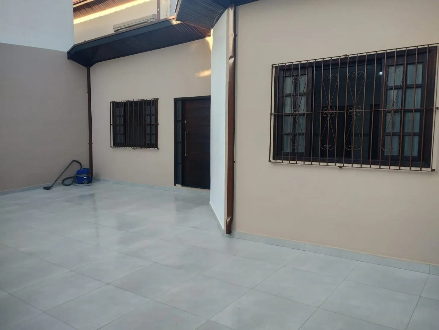 Imagem "Espaço e Conforto para sua família: Casa com Terreno inteiro, para venda e locação, 4 Dormitórios e Quintal Amplo à Venda"