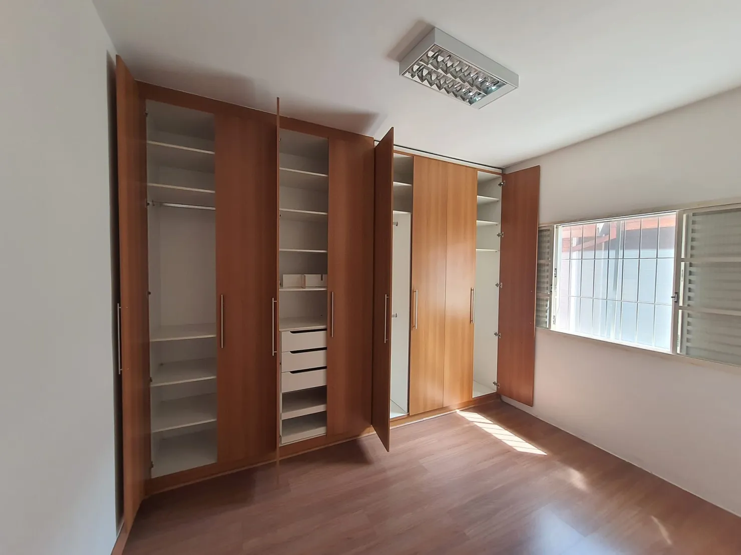 Imagem Comercial à venda 2 Quartos, 1 Suite, 315M², Jardim das Nações, Taubaté - SP