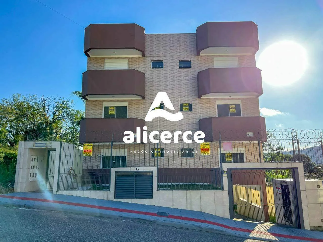 Imagem Apartament à venda l 3 Dormitórios, 1 suíte l 72m² l Forquilhinhas - São José - Florianópolis/ASC