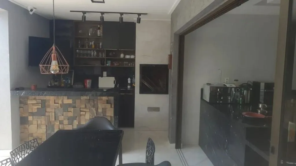 Imagem Casa térrea com 4 quartos, piscina e energia solar no Altiplano. Conforto, tecnologia e localização nobre em João Pessoa.