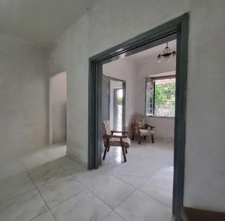 Imagem Casa de 4 dormitórios, 2 banheiros para venda pronta para morar no bairro Partenon em Porto Alegre/RS.