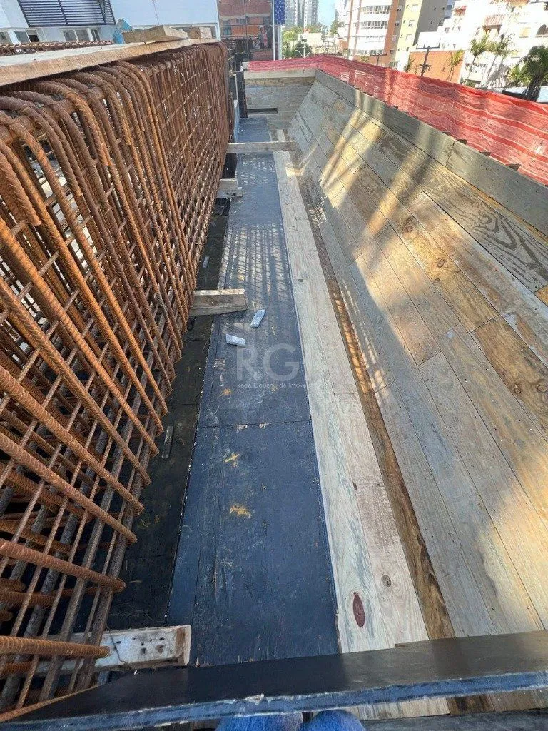 Imagem Apartamento para Venda - 92.82m², 2 dormitórios, sendo 2 suites, 1 vaga - Centro