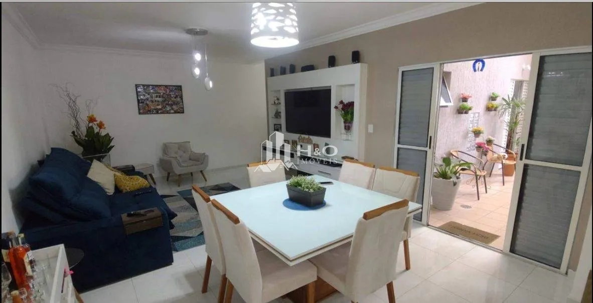 Imagem Oportunidade Sobrado Amplo no Jardim Fernandes - 210m², 3 Dormitórios e 5 Vagas