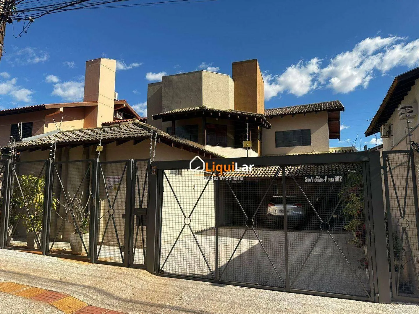 Foto do imóvel Sobrado à Venda com 3 Suítes e Vista para o Shopping Campo Grande