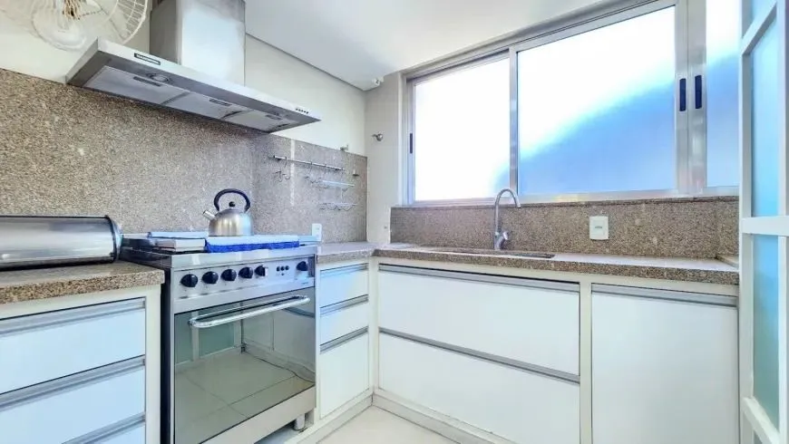 Imagem Apartamento 3 dormitórios, suíte, semimobiliado e duas vagas de garagem.