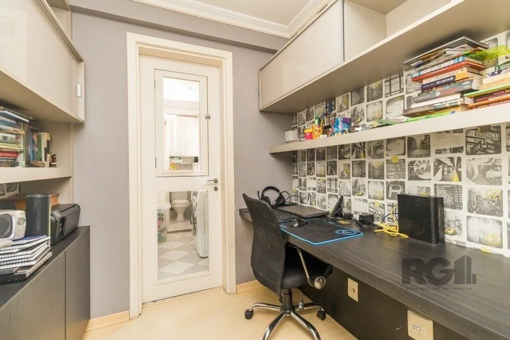 Imagem Apartamento 95m² - semi mobiliado, 3 dormitórios, 1 suíte e 2 vagas no bairro Passo da Areia