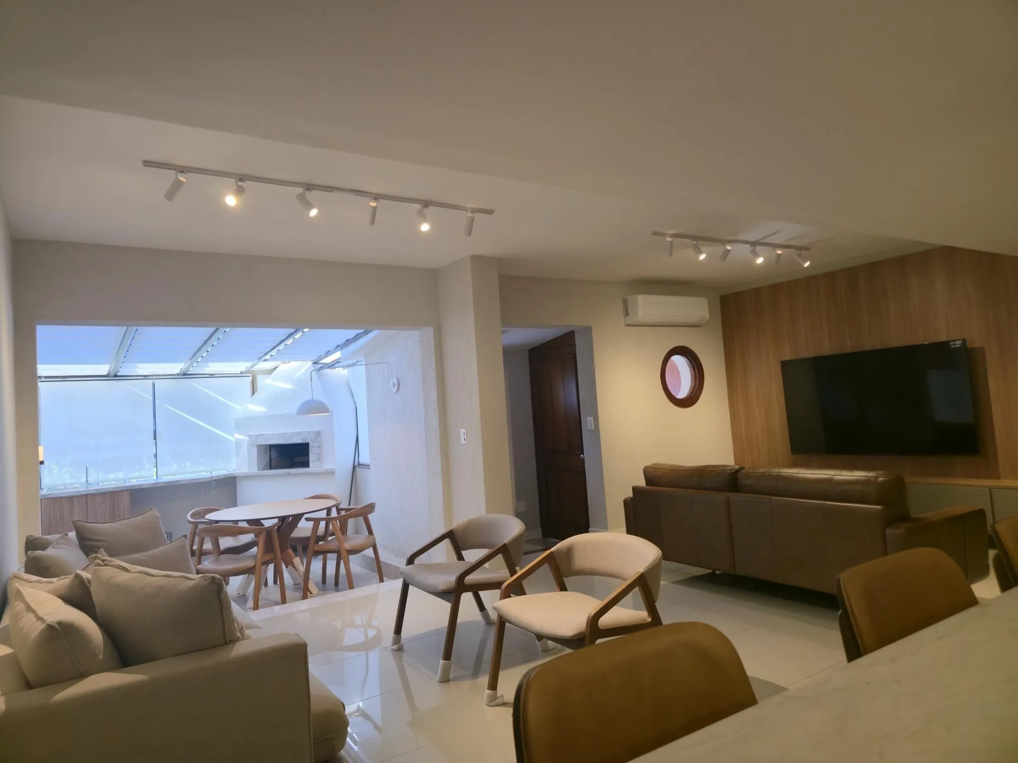 Imagem Casa em Condomínio 4 dorms à venda Avenida Taquary, Cristal - Porto Alegre