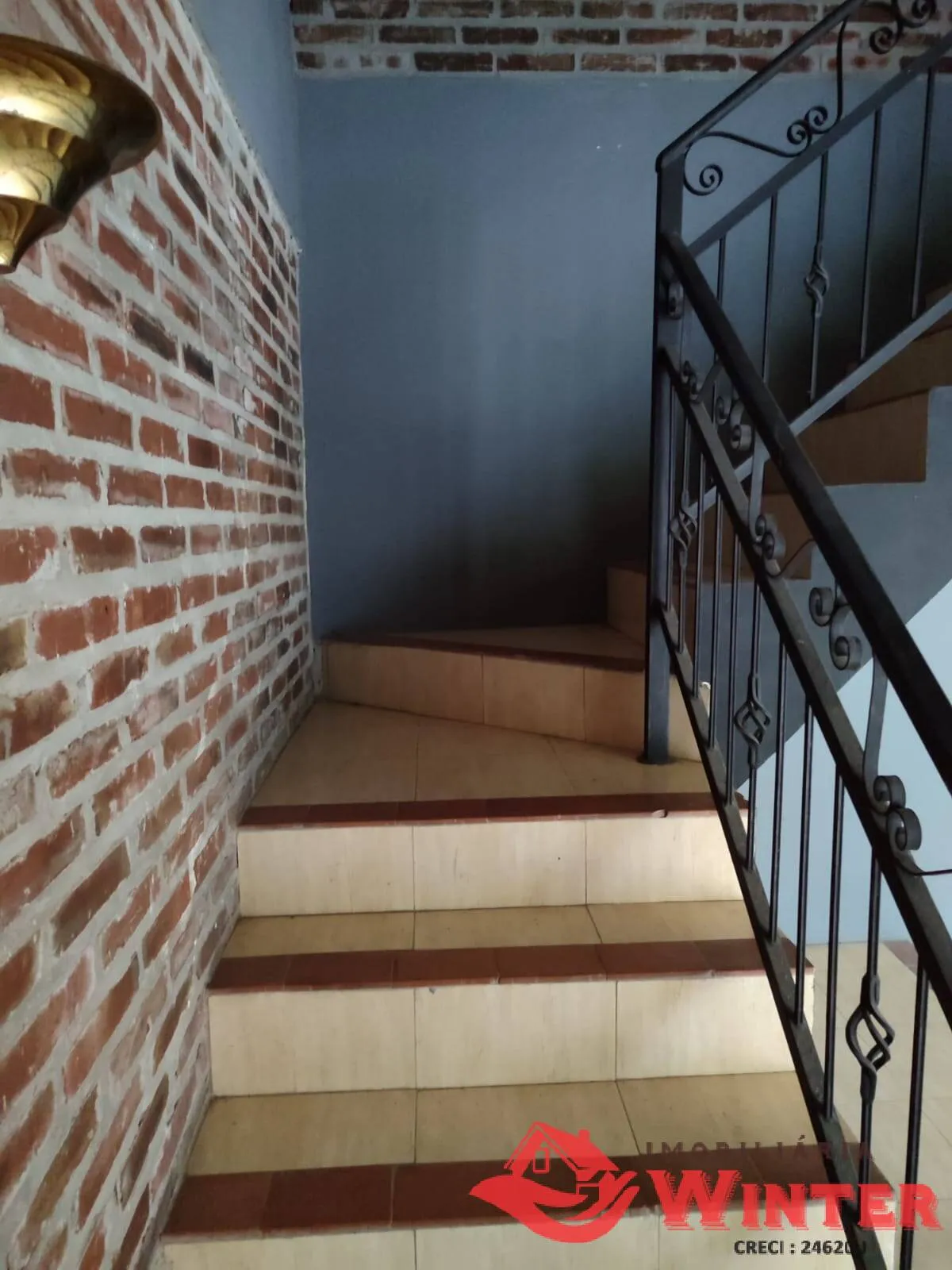 Imagem Apartamento com 3 andares de frente.