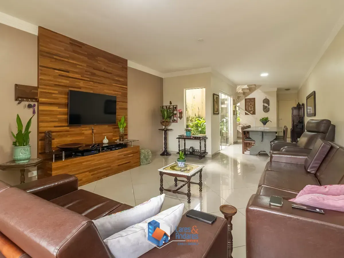 Foto do imóvel Sobrado para venda em Vila Carrão com 3 quartos, sendo 3 suítes, 289m² em Rua Doutor Carlos de Morais Andrade