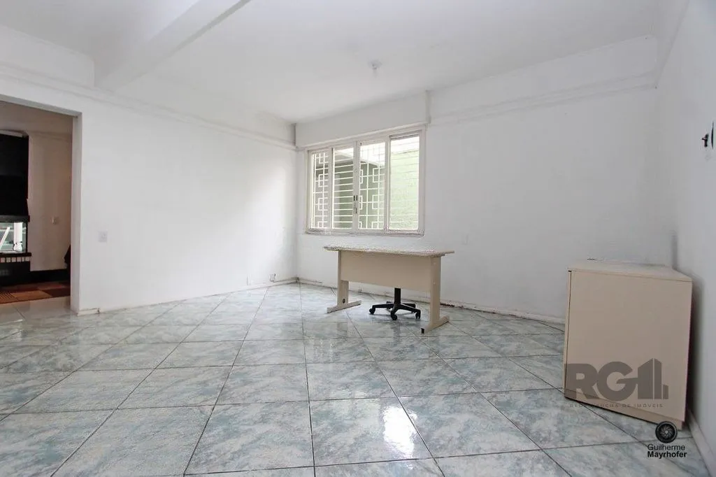 Imagem Casa com 5 suítes, 7 banheiros, 4 vagas no bairro Partenon