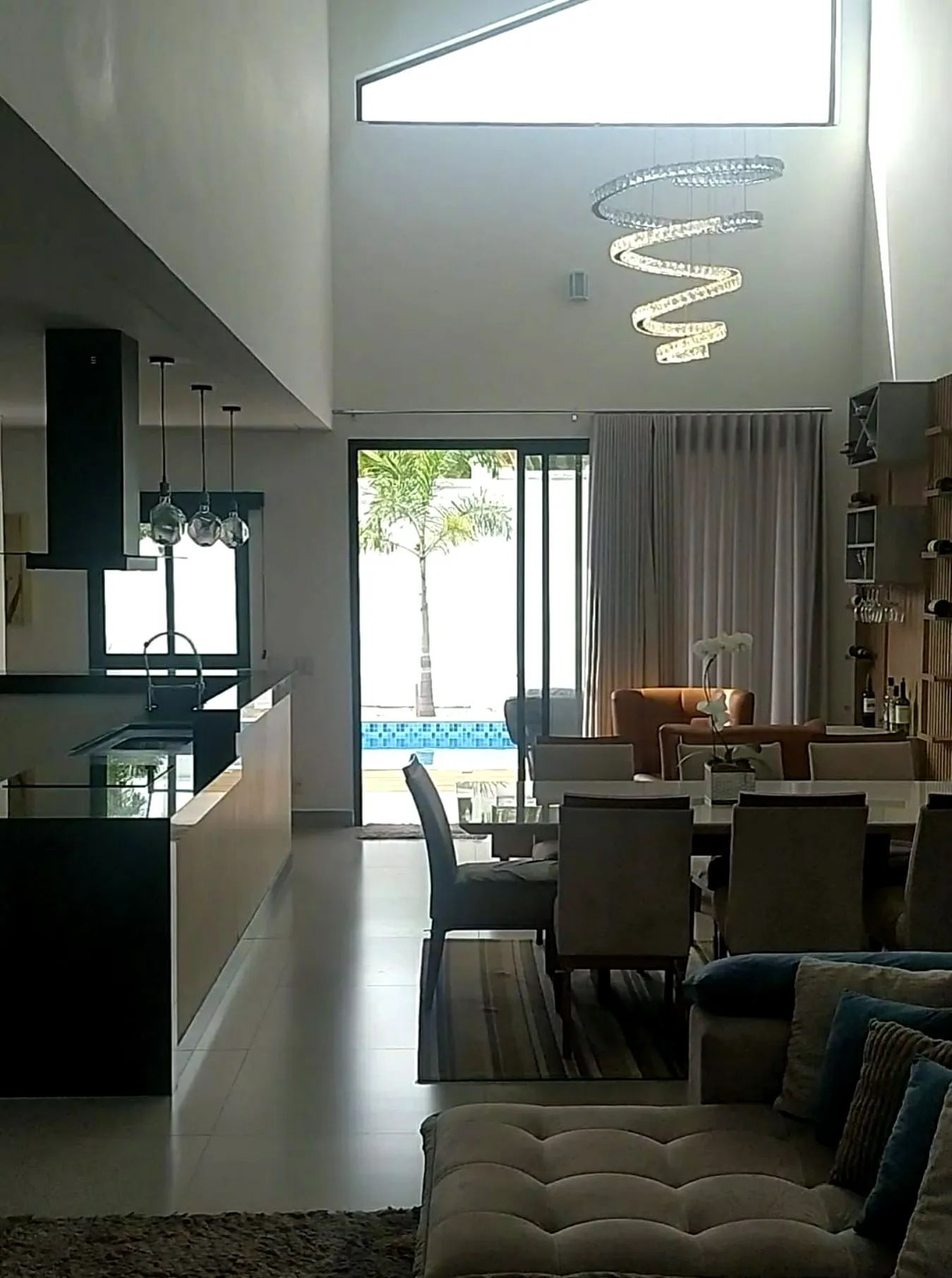 Imagem Casa para Locação e Venda com 3 suítes no Alphaville 1