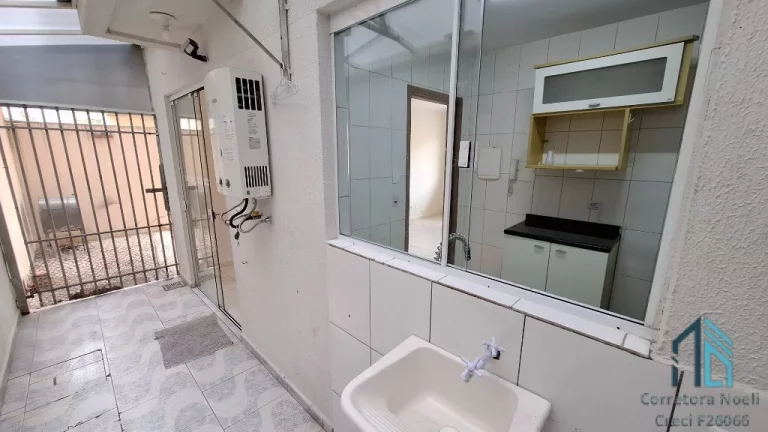 Imagem Sobrado em condomínio fechado 03 quartos c/suíte, desocupado no Uberaba em Curitiba PR